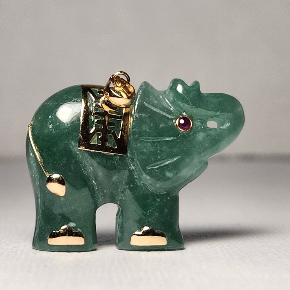Fluffy 14K Gold Ruby Eye Carved Genuine Jade Elephant Pendant 80s Original